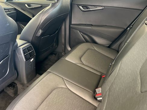 Used 2025 Kia Niro SX Touring image 13