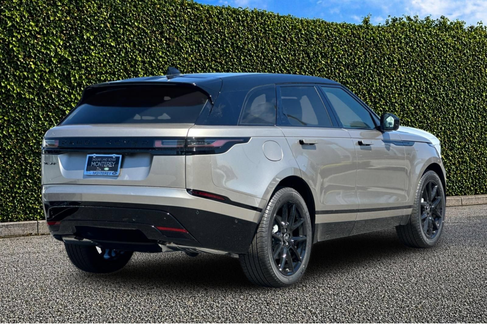 New 2026 Land Rover Range Rover Velar Dynamic SE AWD/4WD image 6