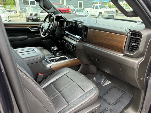 Used 2022 Chevrolet Silverado 1500 High Country w/ High Country Premium Package AWD/4WD image 13