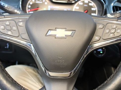 Used 2018 Chevrolet Cruze Premier FWD image 20