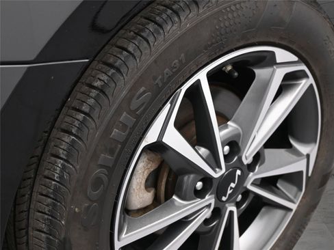 Used 2023 Kia Forte LXS image 7