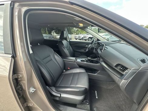 Used 2025 Nissan Rogue SV w/ SV Premium Package FWD image 13