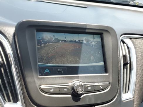 Used 2017 Chevrolet Malibu LT FWD image 27