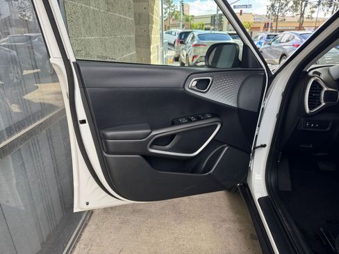 Used 2025 Kia Soul LX w/ LX Technology Package image 18