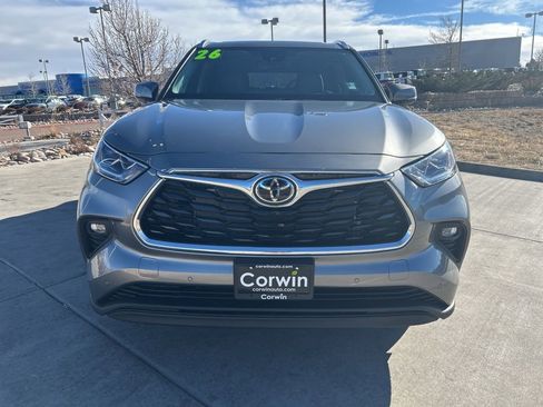 Used 2026 Toyota Highlander Limited AWD/4WD image 36