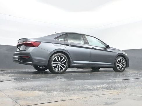 Used 2025 Volkswagen Jetta SE image 24