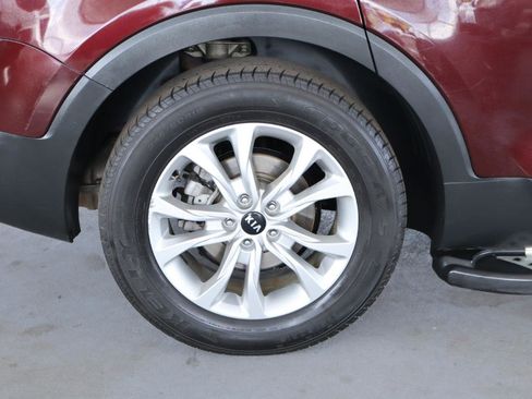 Used 2021 Kia Telluride LX AWD/4WD image 5