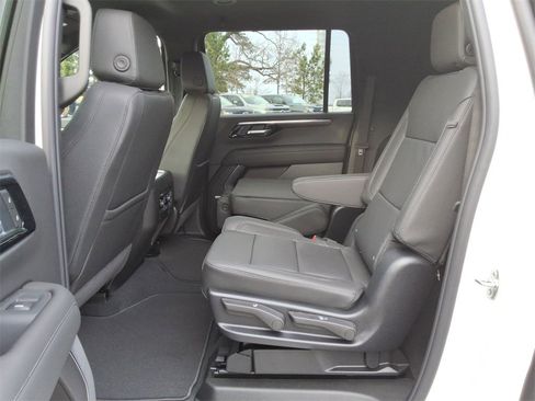 New 2026 Chevrolet Suburban LT image 19