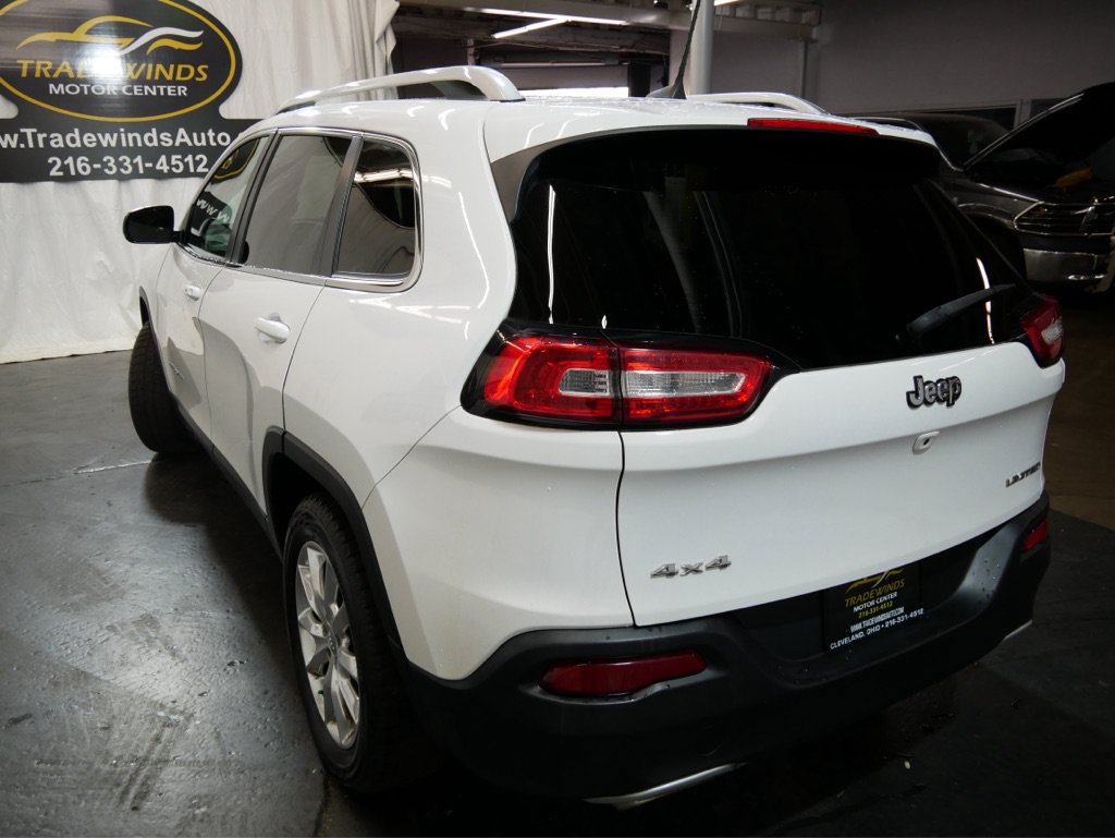 Used 2019 Jeep Cherokee Latitude Plus w/ Comfort/Convenience Group AWD/4WD image 43