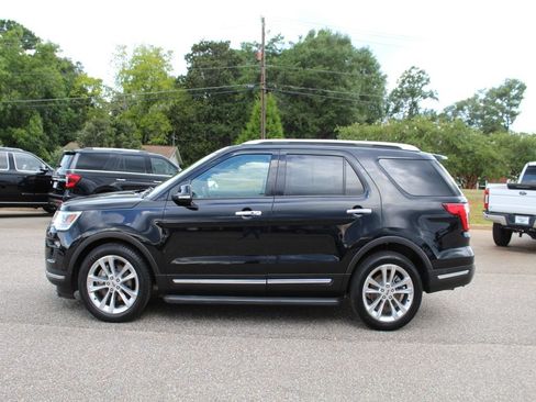 Used 2018 Ford Explorer Limited w/ Equipment Group 301A FWD image 9