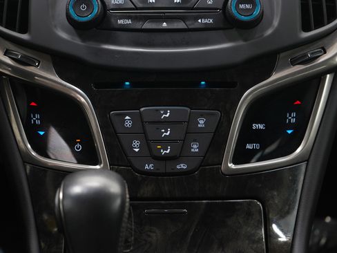 Used 2014 Buick LaCrosse image 17