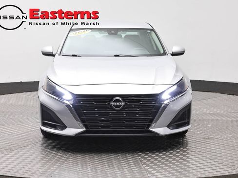 Used 2023 Nissan Altima 2.5 SV FWD image 2