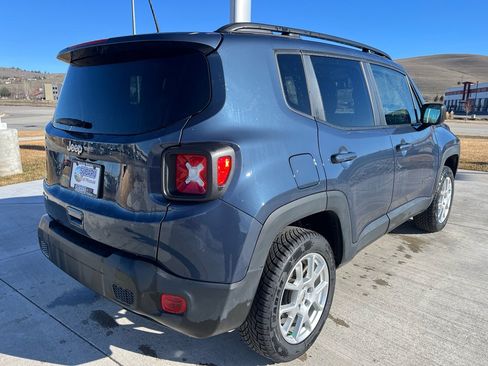 Used 2023 Jeep Renegade Latitude w/ Premium Group image 9