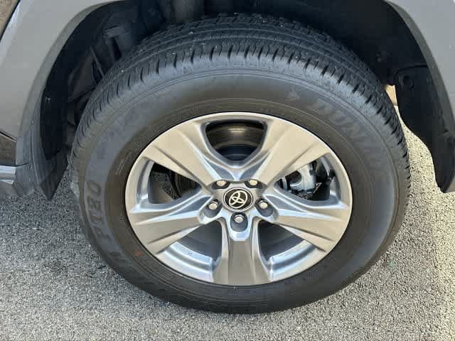 Used 2025 Toyota RAV4 XLE FWD image 5