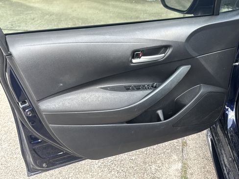 Used 2020 Toyota Corolla LE FWD image 3