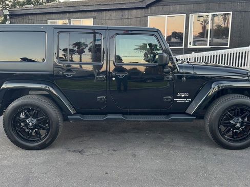 Used 2016 Jeep Wrangler Unlimited Sahara w/ Connectivity Group image 10