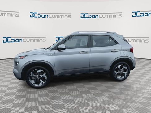 Used 2023 Hyundai Venue SEL FWD image 5
