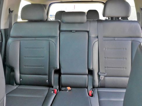 Used 2025 Hyundai Santa Fe Limited FWD image 23