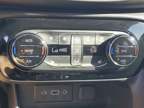 Used 2023 Buick Encore GX Select image 32