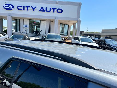 Used 2023 Chevrolet Traverse LS w/ Midnight/Sport Edition FWD image 11