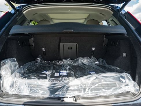 New 2026 Volvo XC40 B5 Ultra w/ Protection Package Premier image 9