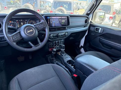 Used 2024 Jeep Wrangler Unlimited Rubicon AWD/4WD image 25