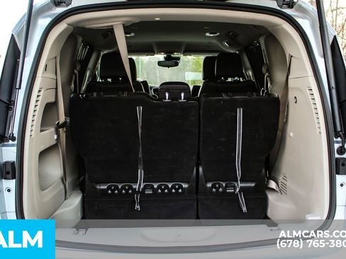 Used 2024 Chrysler Pacifica Touring-L FWD image 24