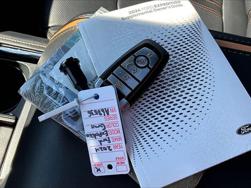 Used 2024 Ford Expedition Max Platinum image 12