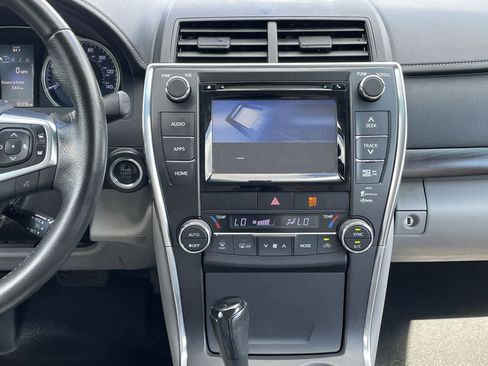 Used 2015 Toyota Camry XLE w/ Moonroof Package FWD image 13