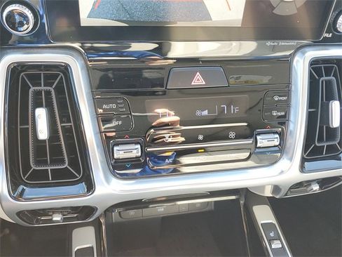 Certified 2023 Kia Sorento SX image 24