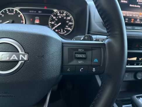 Used 2025 Nissan Rogue SV FWD image 18