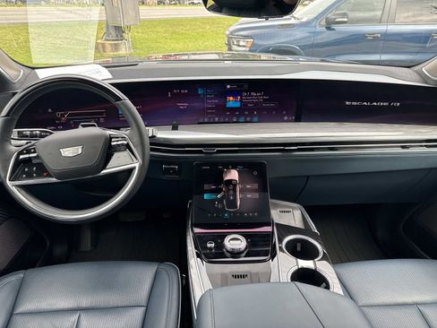 Certified 2025 Cadillac Escalade IQ Luxury 2 w/ LPO, Premium Carpet Package AWD/4WD image 15