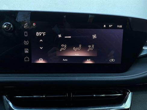 Used 2025 Buick Envista Sport Touring image 28