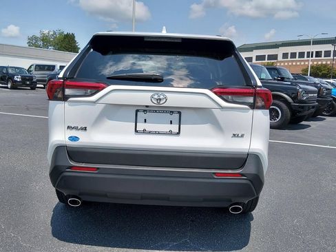 Used 2019 Toyota RAV4 XLE Premium FWD image 5