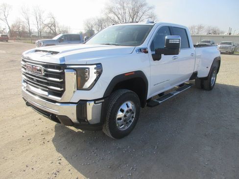 New 2026 GMC Sierra 3500 SLT w/ SLT Premium Package AWD/4WD image 9
