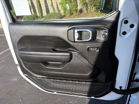 Used 2025 Jeep Wrangler Unlimited Sport AWD/4WD image 18
