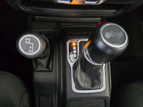 Used 2023 Jeep Wrangler Sport S image 13