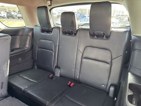 Used 2024 Nissan Pathfinder SL w/ Black Appearance Package image 17