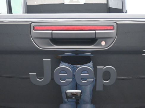 New 2025 Jeep Gladiator Sport image 29