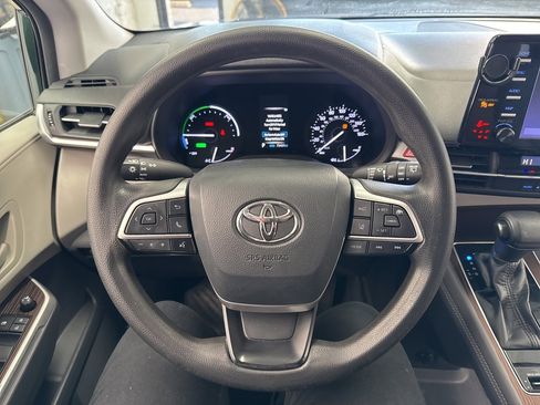 Certified 2021 Toyota Sienna LE image 18