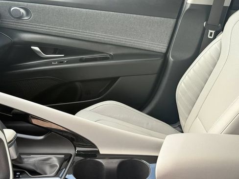 Used 2024 Hyundai Elantra Limited FWD image 9