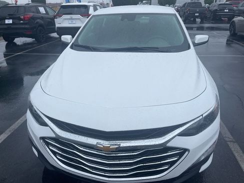 Used 2025 Chevrolet Malibu LT image 2