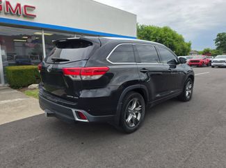 Used 2018 Toyota Highlander Limited Platinum AWD/4WD video 3