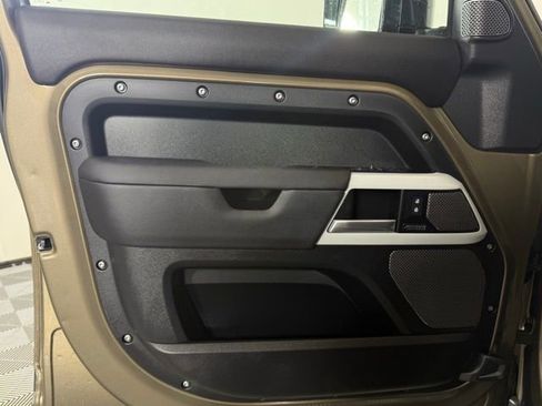 Certified 2024 Land Rover Defender 110 SE image 29