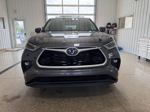 Used 2021 Toyota Highlander LE AWD/4WD image 10