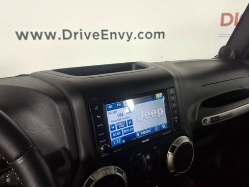 Used 2012 Jeep Wrangler Unlimited Rubicon AWD/4WD image 25