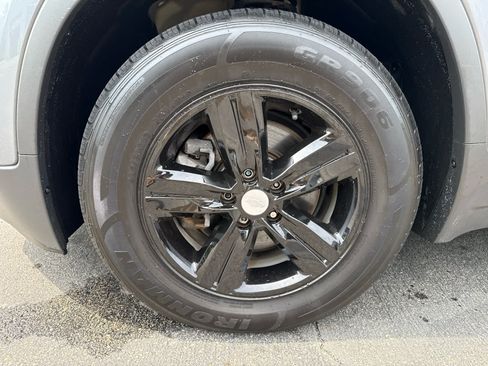 Used 2020 Chevrolet Trax LT FWD image 9