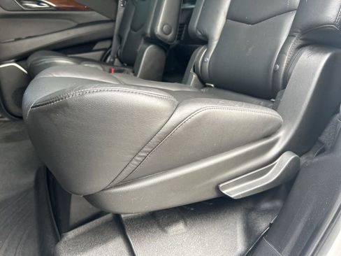 Used 2019 Cadillac Escalade Luxury image 30
