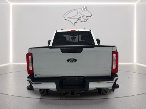 Certified 2026 Ford F250 XL w/ XL Chrome Package AWD/4WD image 4