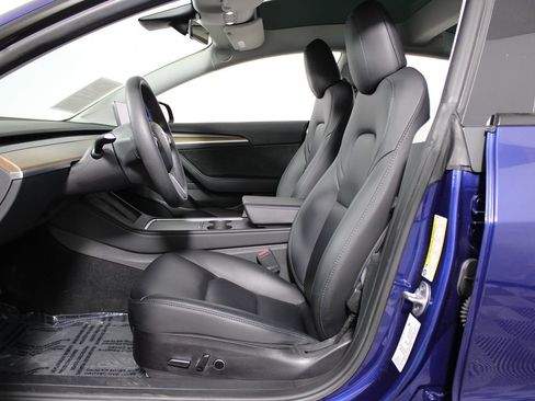 Used 2023 Tesla Model 3 Standard Range image 9